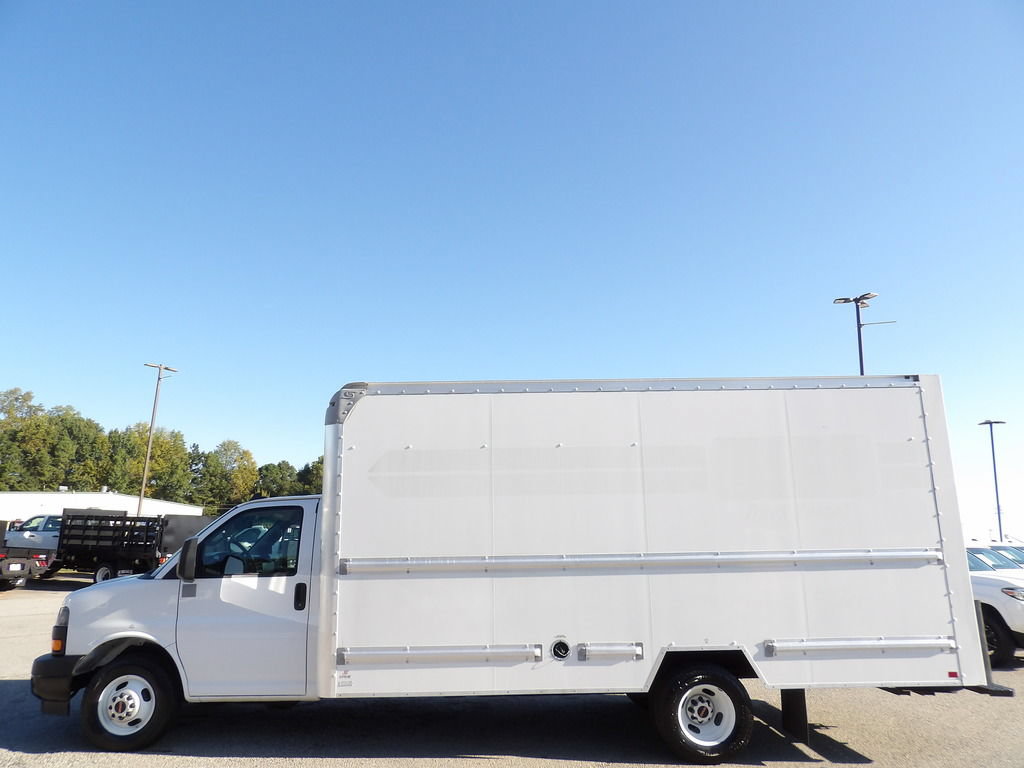 Used 2022 GMC Savana 3500 Extended w/ Power Convenience Package RWD image 51