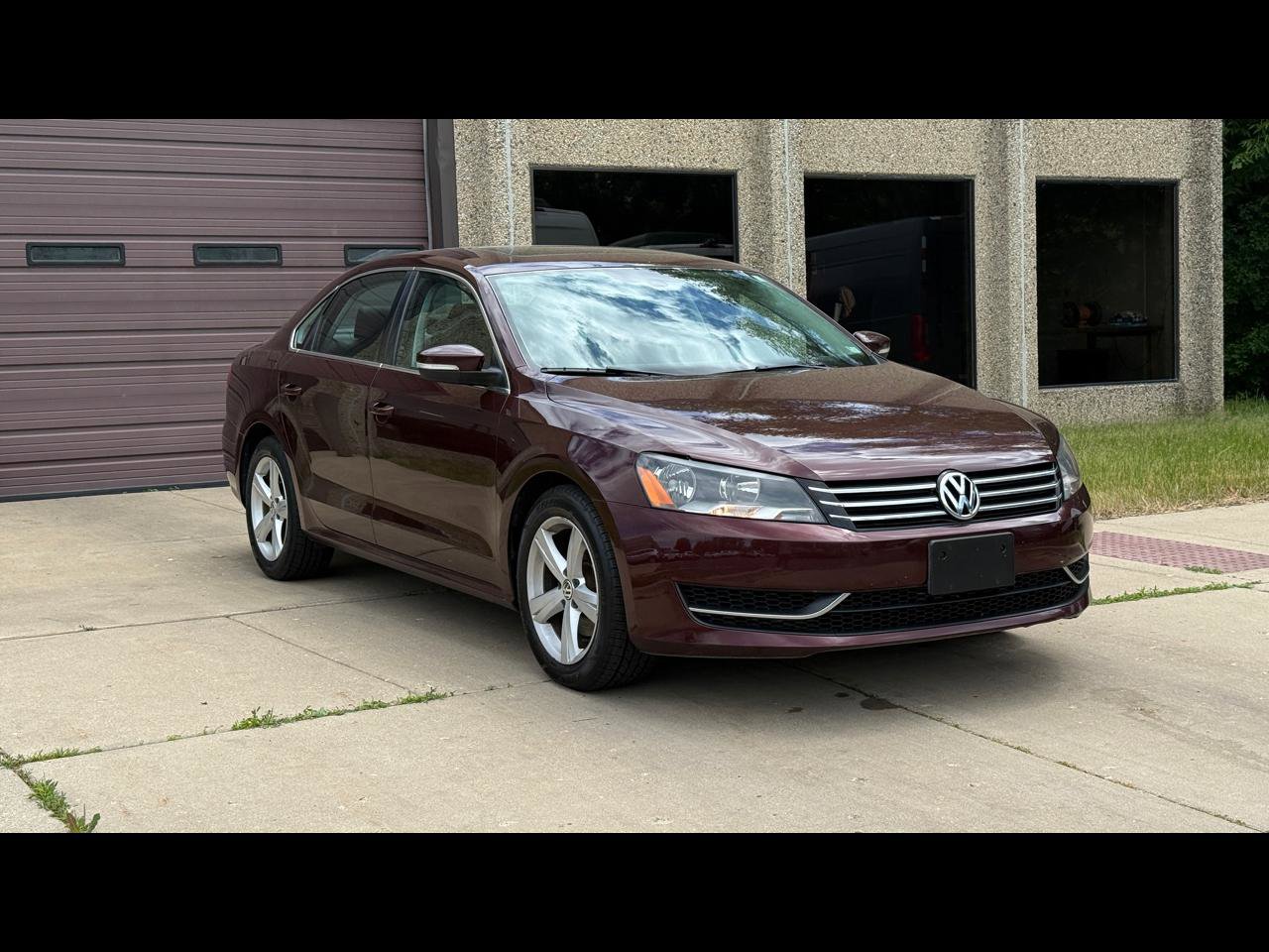 Used 2013 Volkswagen Passat 2.5 SE FWD image 1