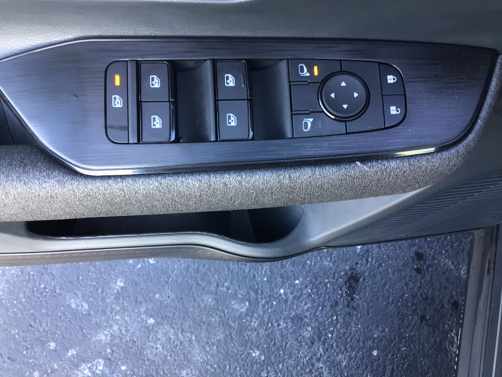 New 2025 Nissan Kicks SV image 8