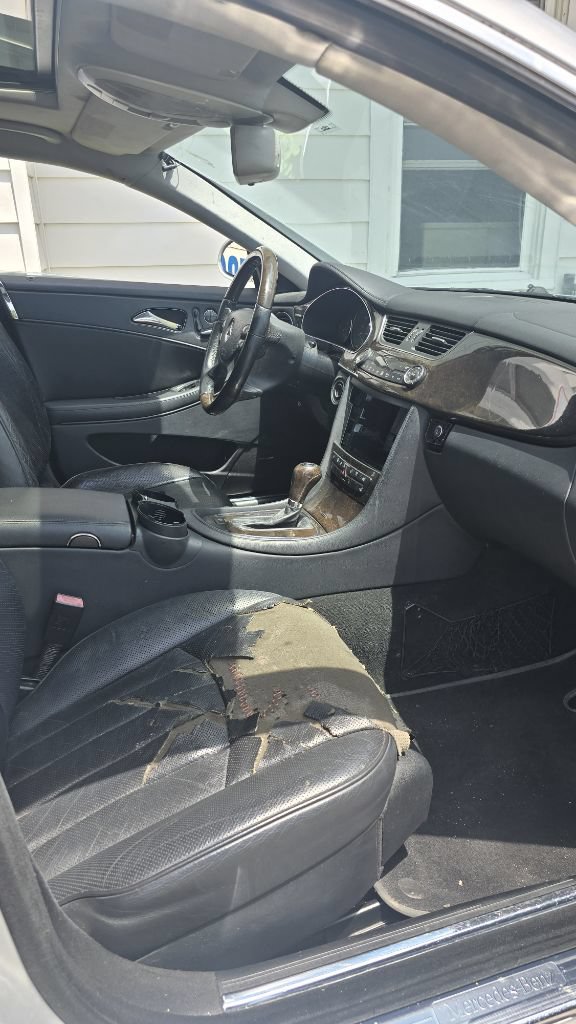 Used 2008 Mercedes-Benz CLS 550 w/ Sport Package image 10