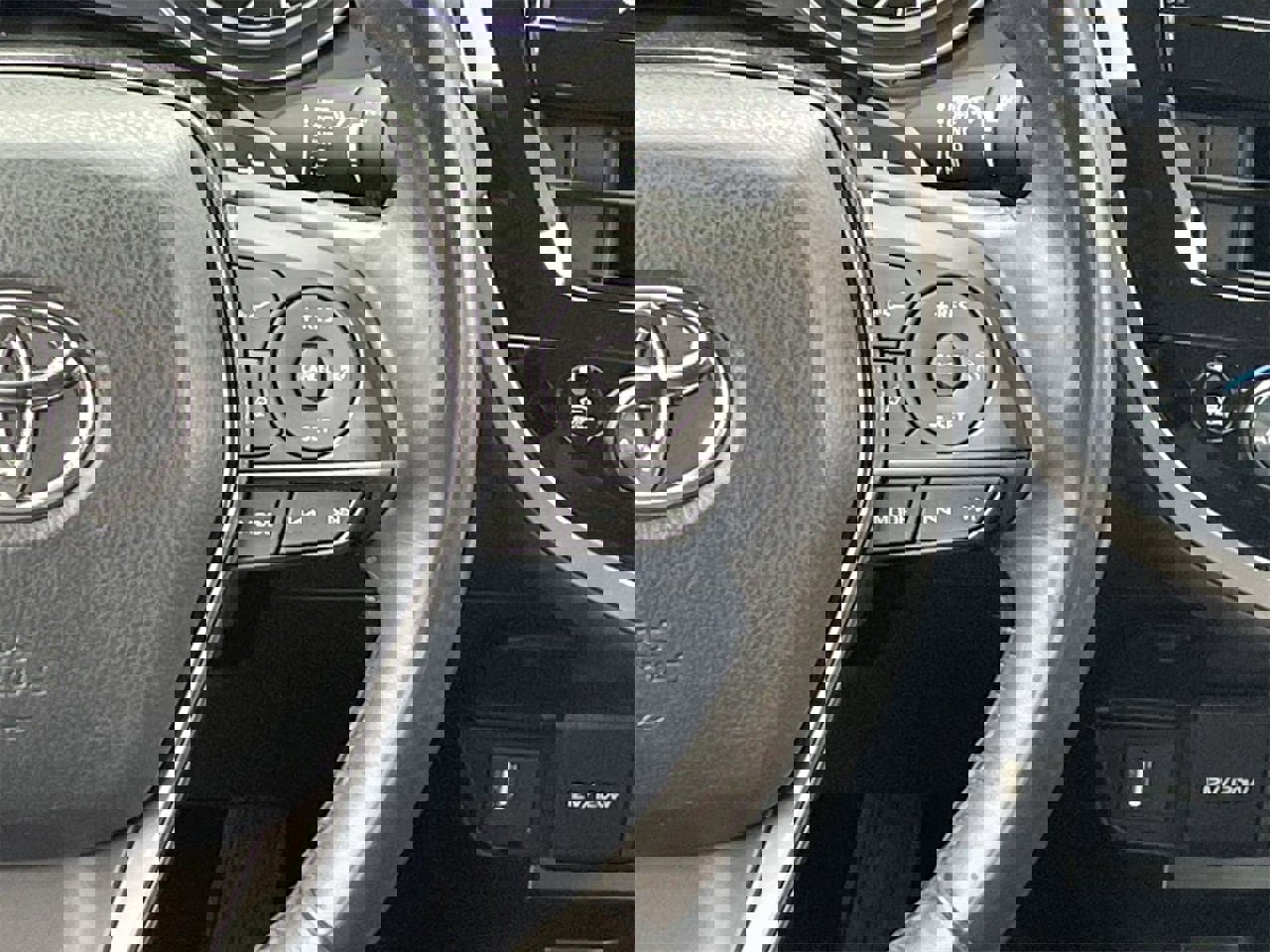 Used 2022 Toyota Camry XSE image 23