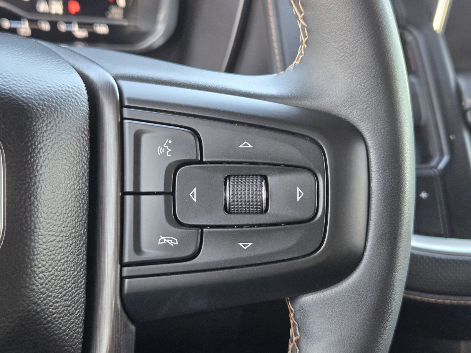 Used 2023 GMC Yukon XL AT4 w/ Technology Package image 32