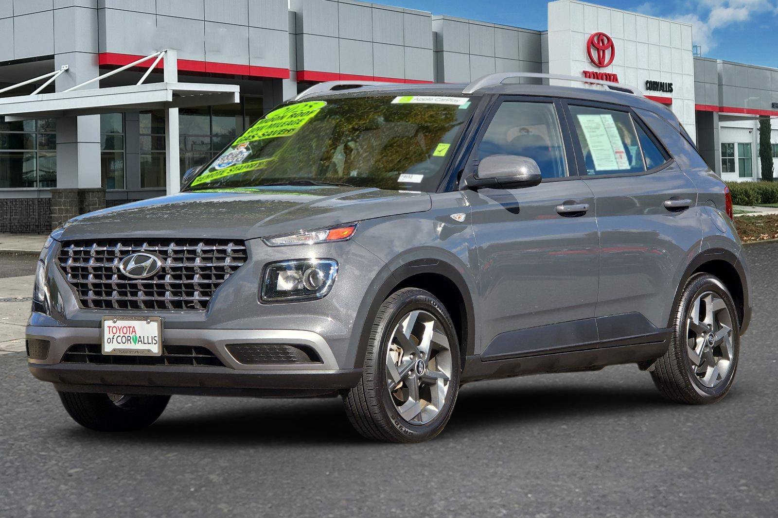 Used 2025 Hyundai Venue SEL FWD image 8