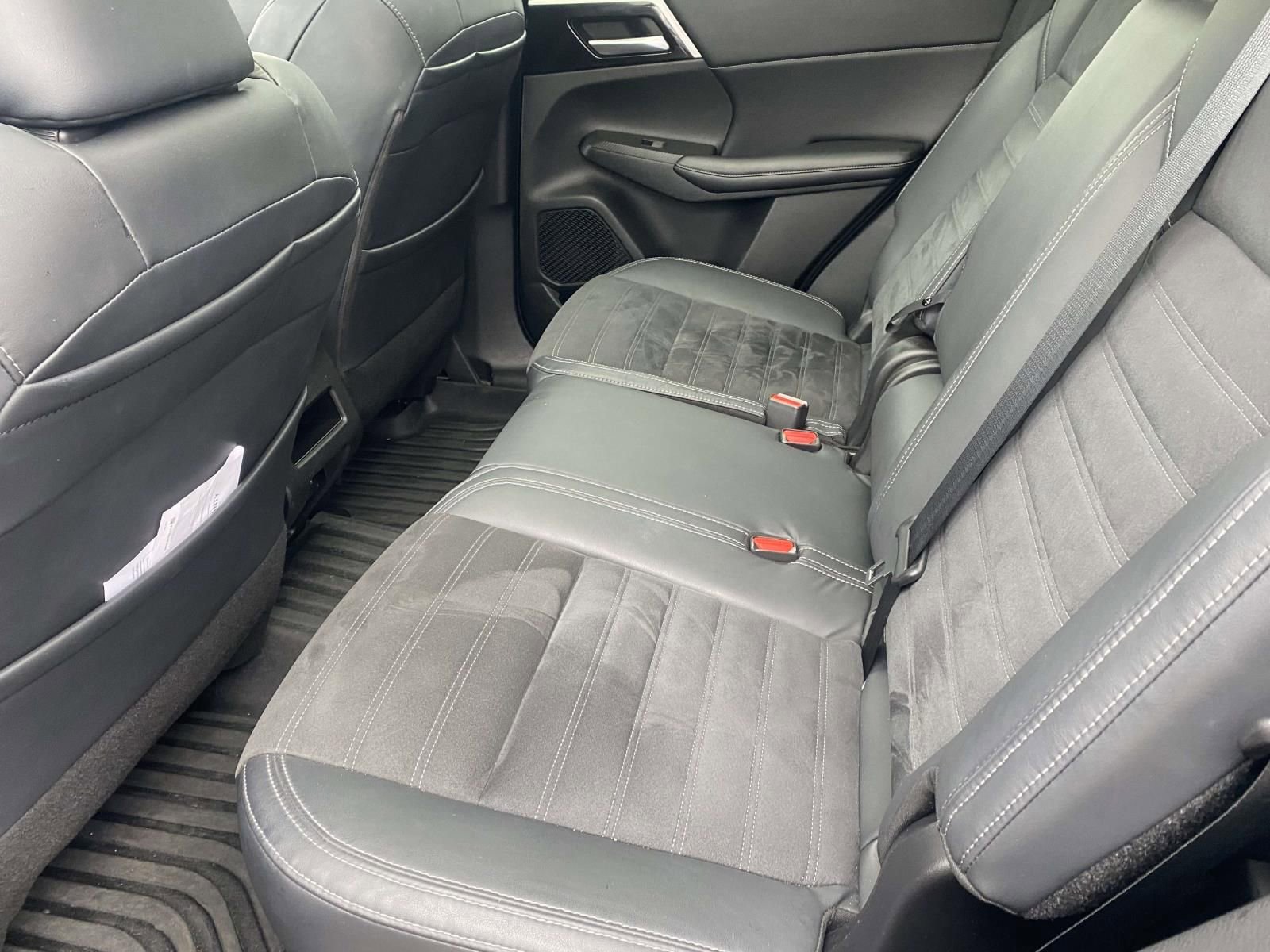 Used 2022 Mitsubishi Outlander SE image 11