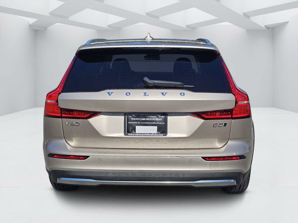 Certified 2025 Volvo V60 B5 Cross Country Plus AWD/4WD image 4