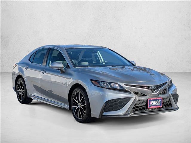 Used 2022 Toyota Camry SE image 3