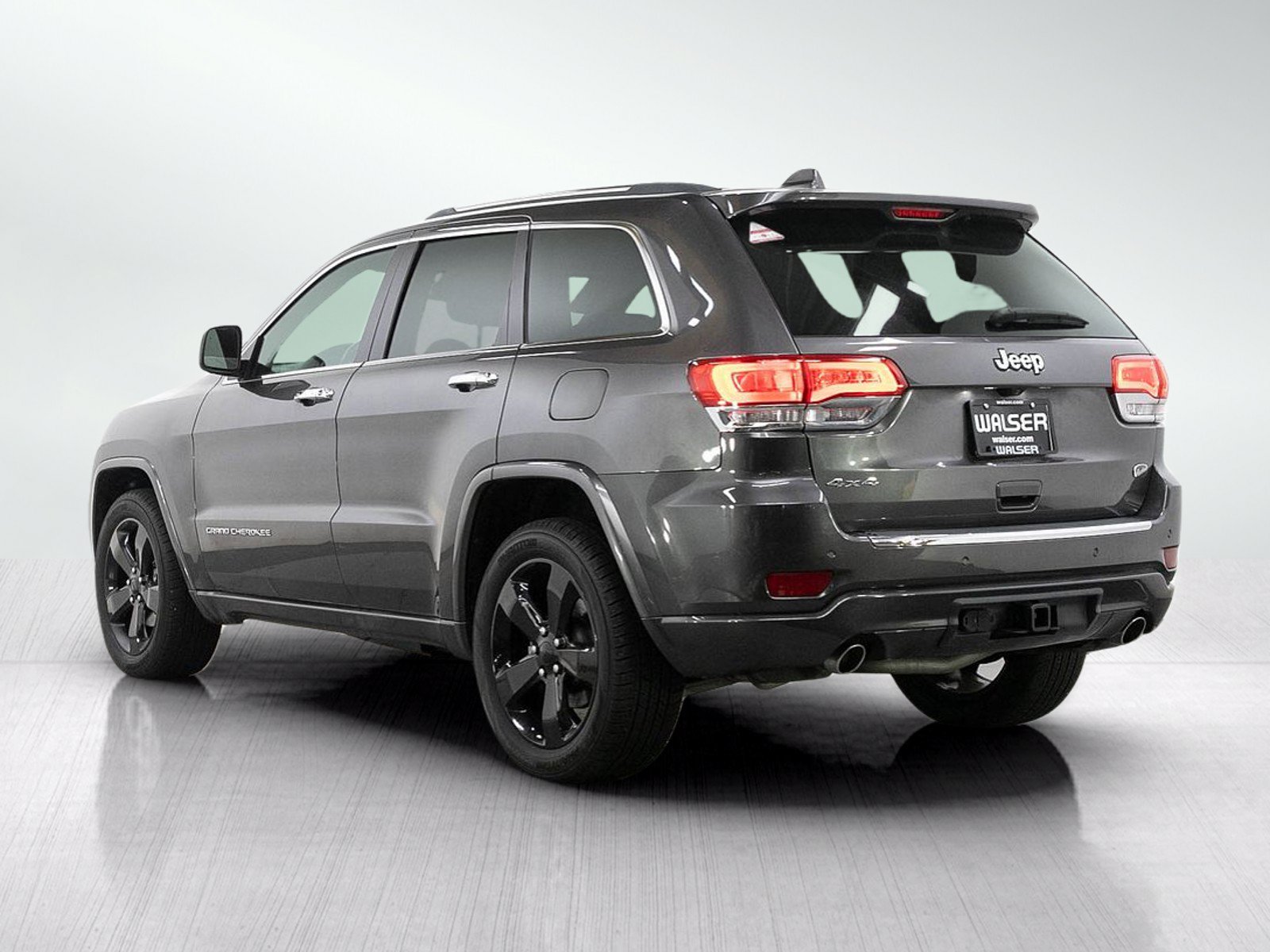 Used 2015 Jeep Grand Cherokee Overland w/ Advanced Technology Group AWD/4WD image 3