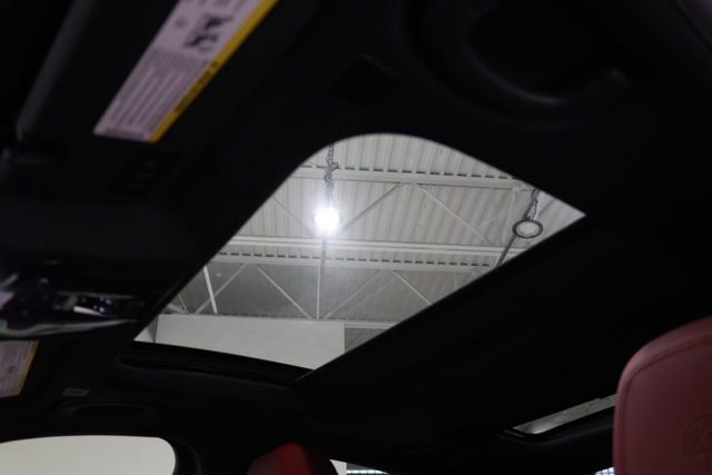 Used 2023 Alfa Romeo Giulia Veloce AWD/4WD image 28