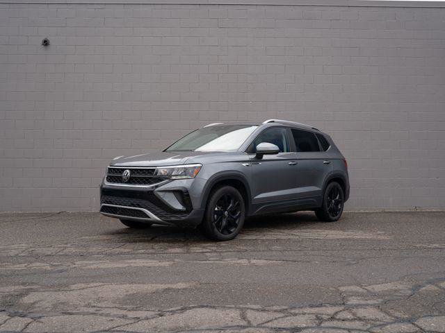 Used 2022 Volkswagen Taos SE w/ Panoramic Sunroof Package