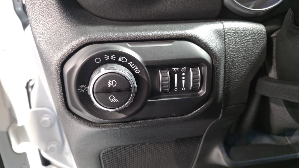 Used 2020 Jeep Gladiator Overland image 18