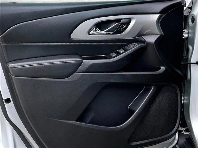 Used 2020 Chevrolet Traverse LT image 17