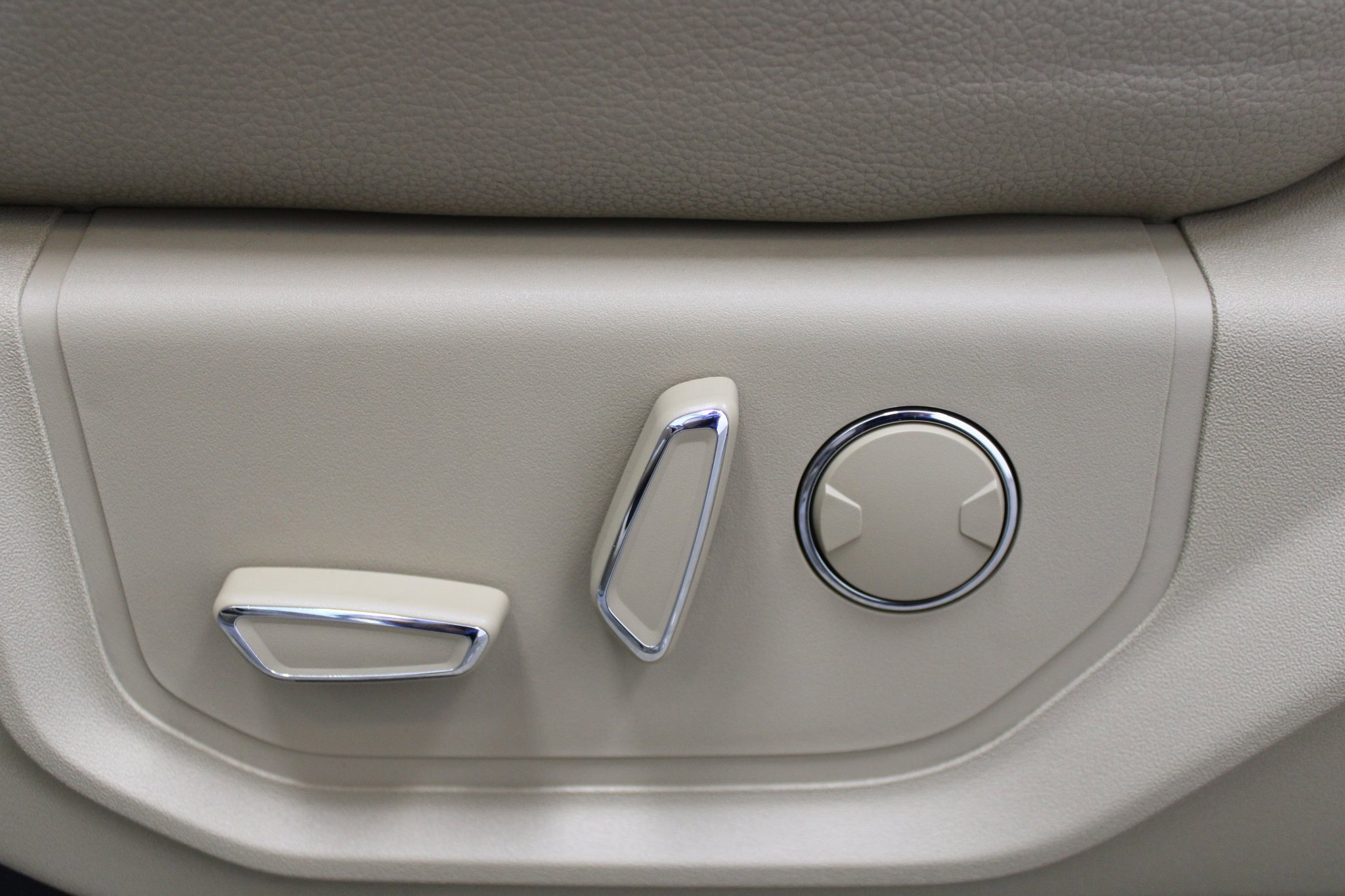 Used 2018 Ford F150 Lariat w/ Equipment Group 501A Mid image 42