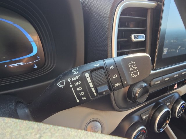 Used 2025 Hyundai Venue SEL FWD image 16