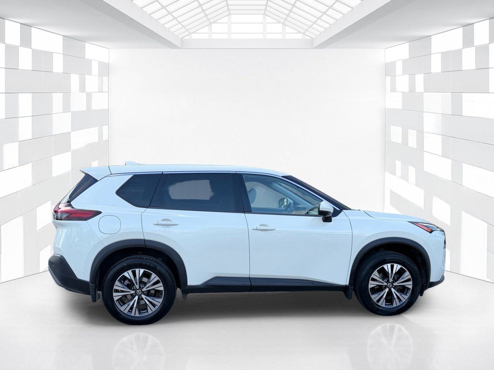 Used 2021 Nissan Rogue SV FWD image 8
