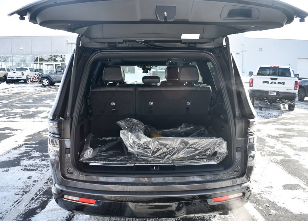 New 2026 Jeep Grand Wagoneer Summit w/ Premium Group III AWD/4WD image 47