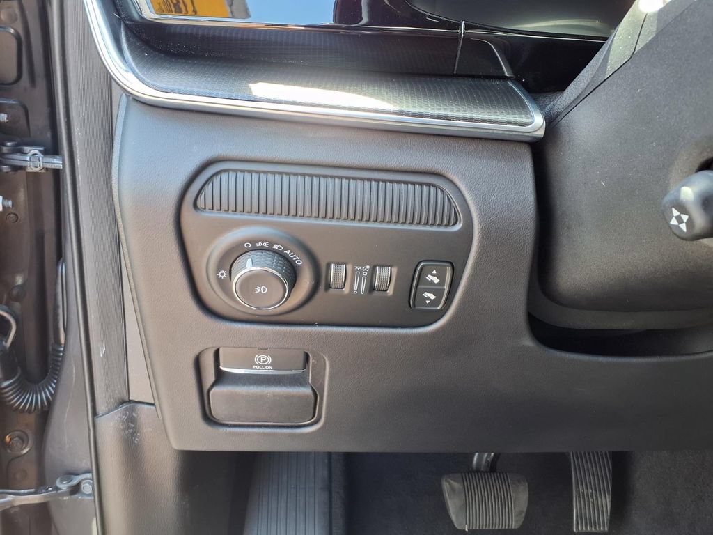 Used 2024 Jeep Grand Wagoneer L Series II AWD/4WD image 15