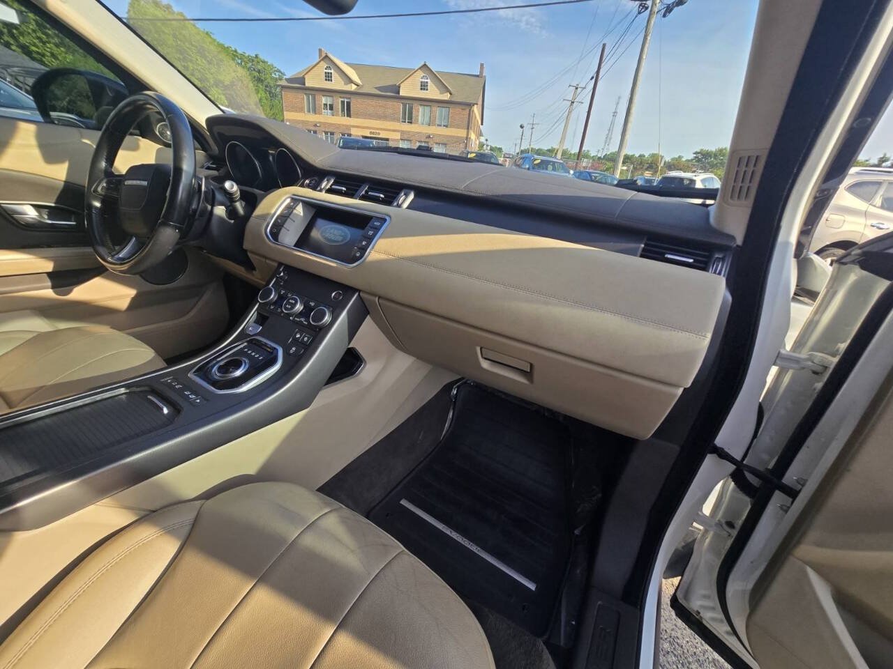 Used 2019 Land Rover Range Rover Evoque SE AWD/4WD image 32