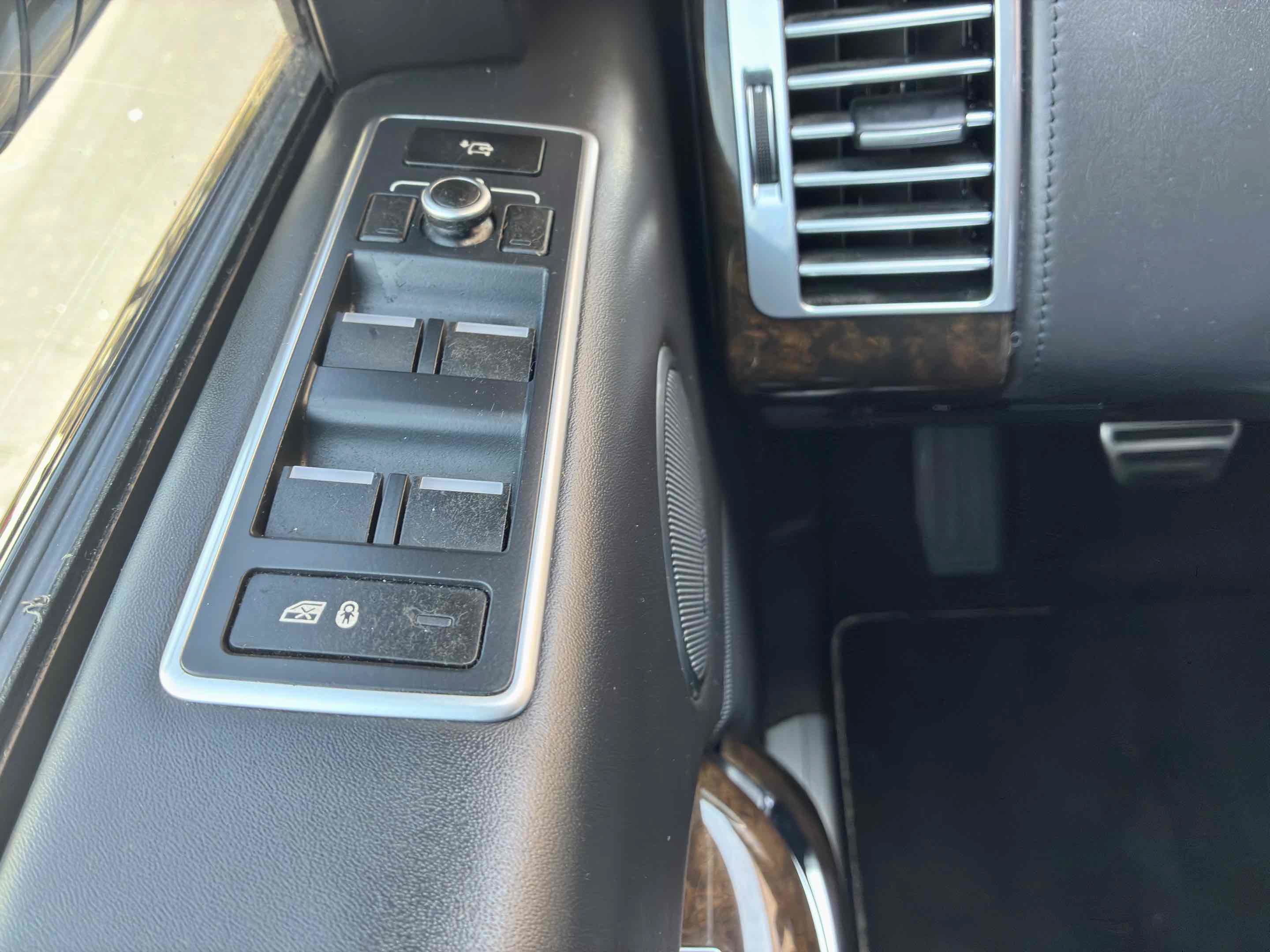 Used 2015 Land Rover Range Rover Autobiography AWD/4WD image 24