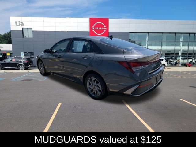 Used 2024 Hyundai Elantra SEL FWD image 3