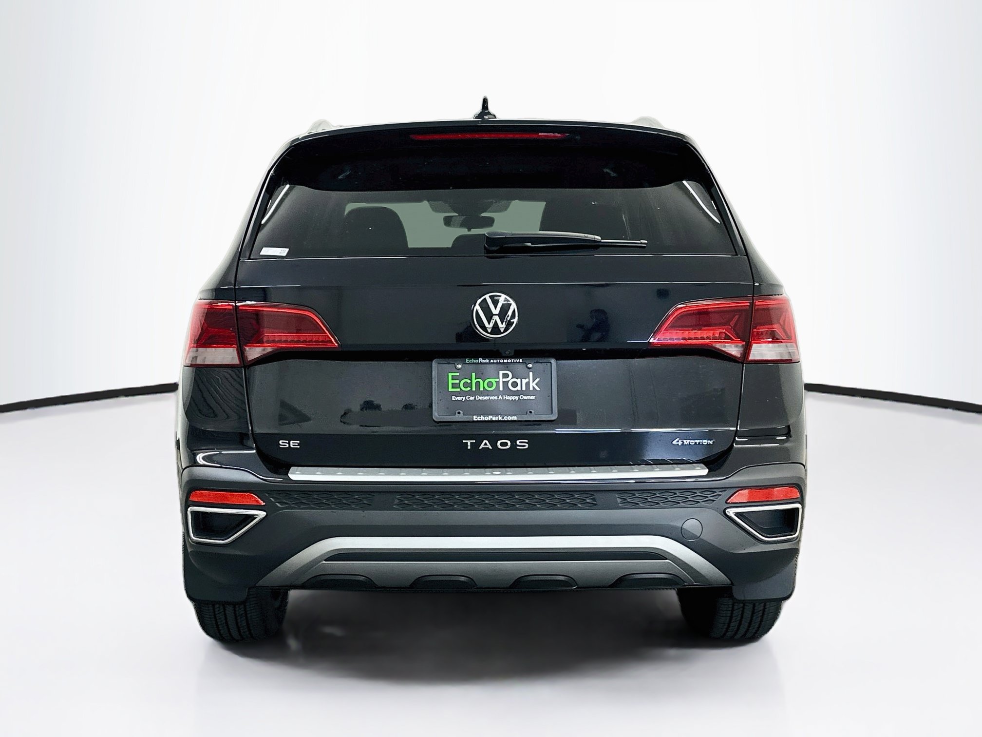Used 2023 Volkswagen Taos SE w/ Panoramic Sunroof Package AWD/4WD image 7