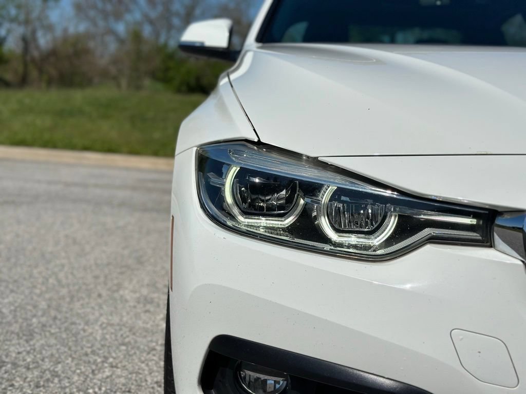 Used 2018 BMW 320i xDrive Sedan w/ Convenience Package AWD/4WD image 12