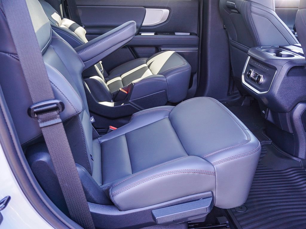 New 2025 Ford Expedition Active image 13