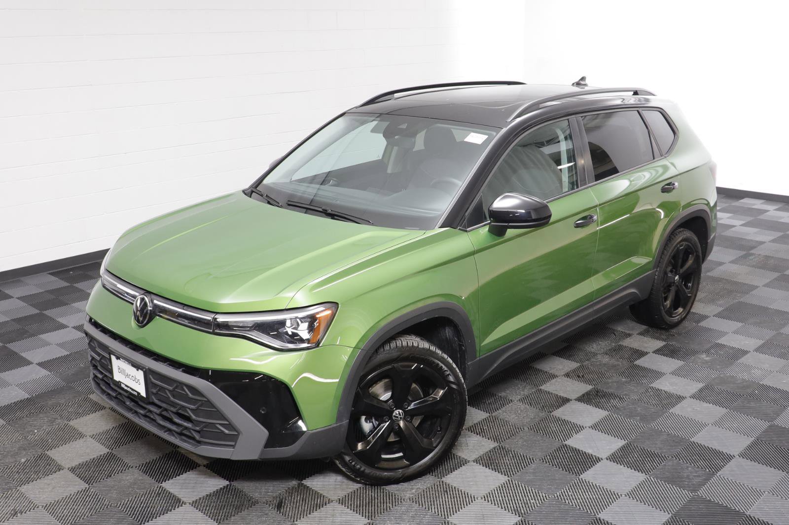 Used 2025 Volkswagen Taos SE image 2