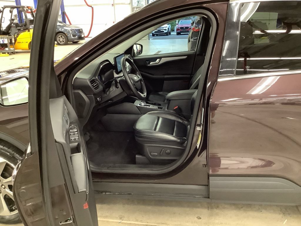 Used 2023 Ford Escape Platinum AWD/4WD image 11