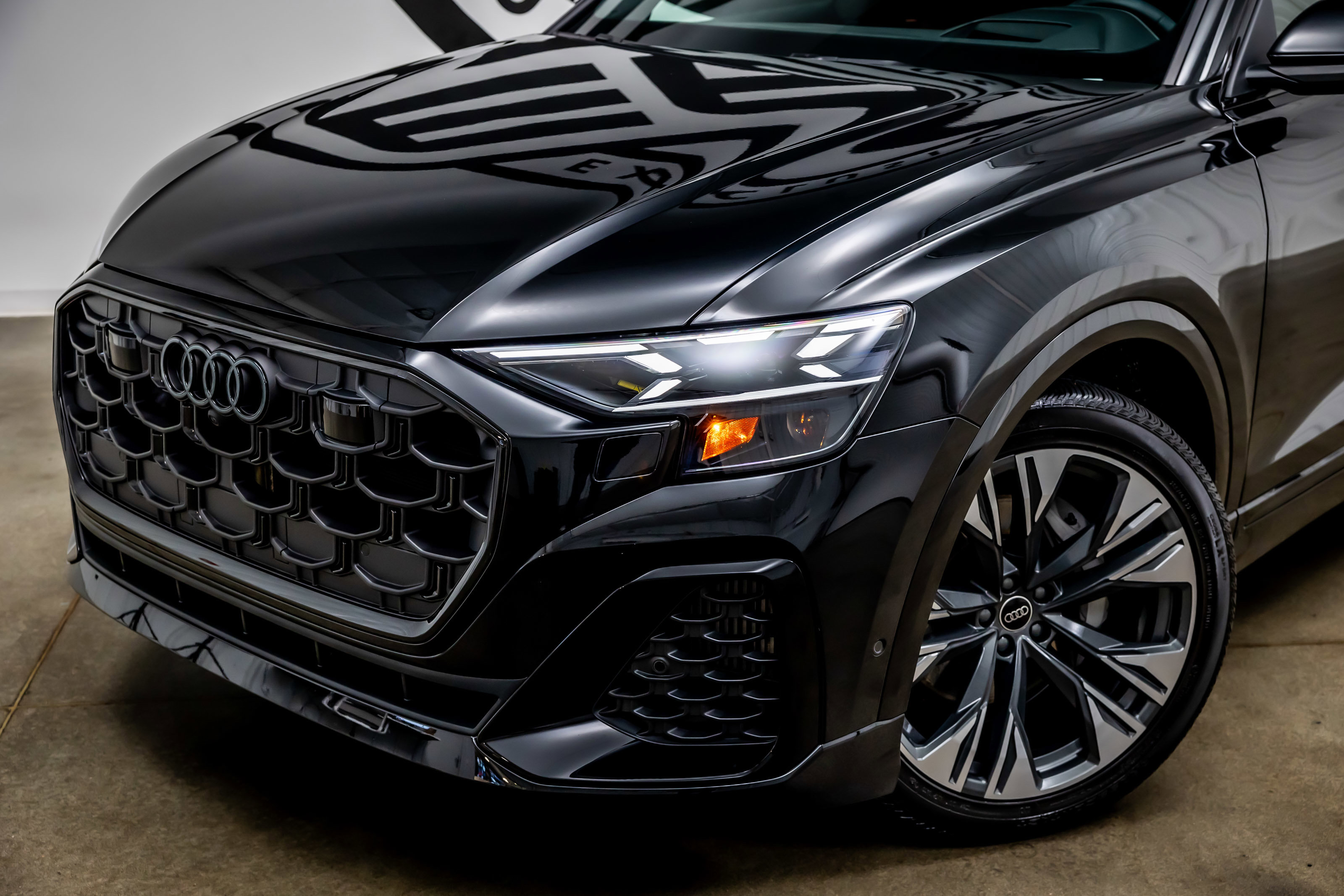 Used 2025 Audi Q8 Prestige image 16