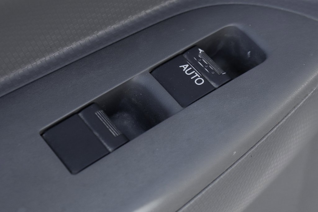 Used 2019 Isuzu NPR HD image 16