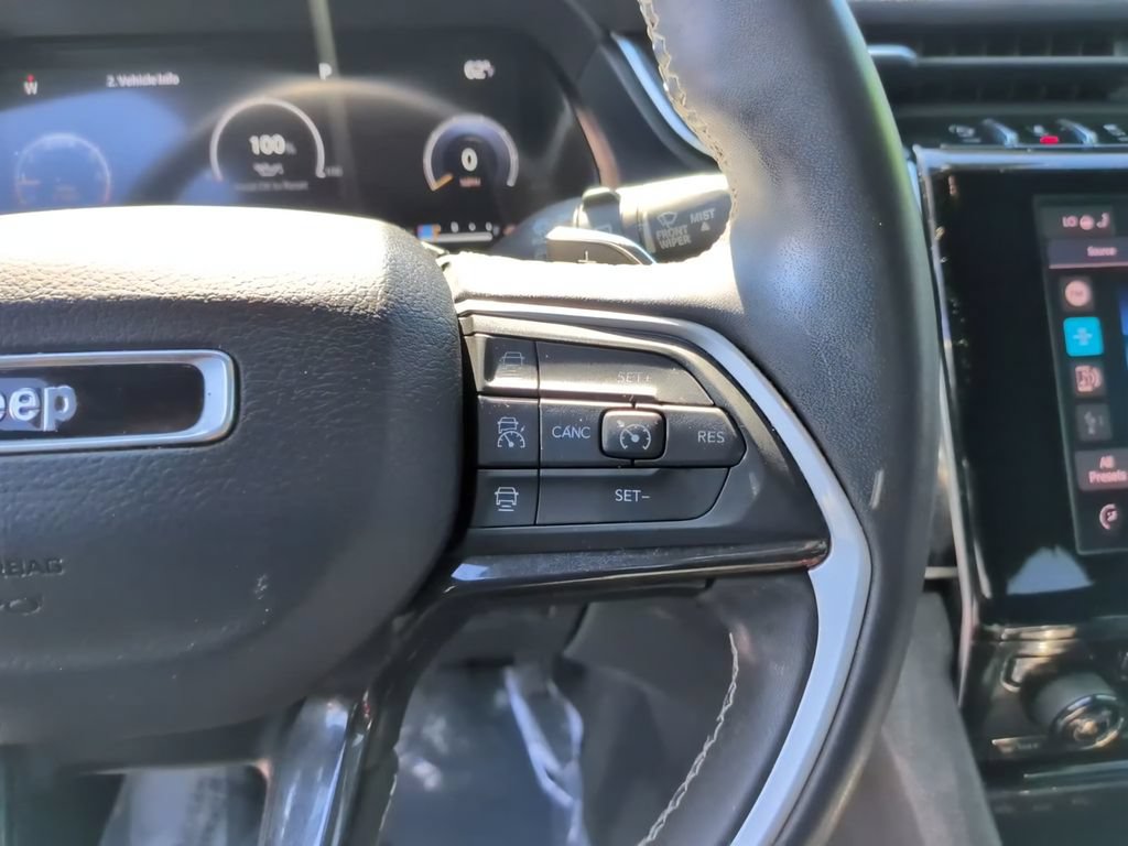 Used 2023 Jeep Grand Cherokee Altitude AWD/4WD image 21