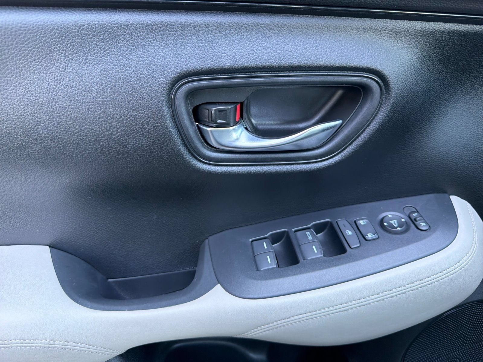 Used 2024 Honda HR-V LX image 11