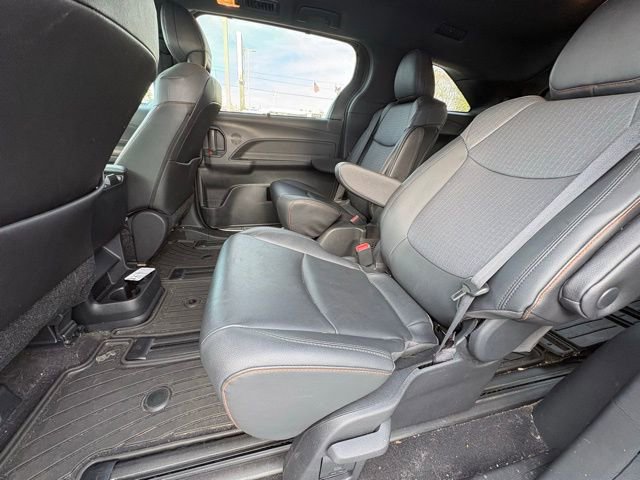 Used 2022 Toyota Sienna XSE image 11