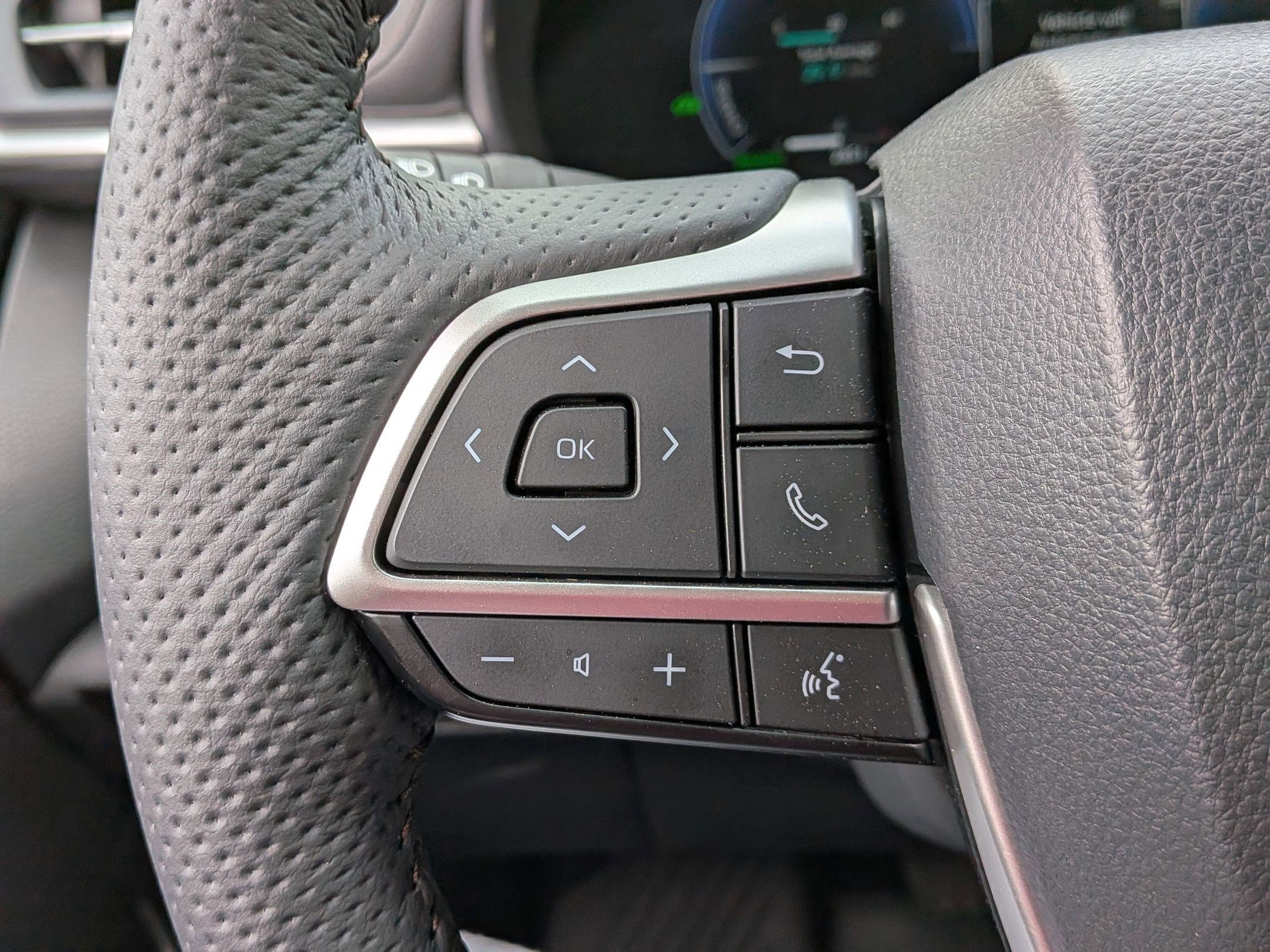 Used 2025 Toyota Sienna Platinum AWD/4WD image 16