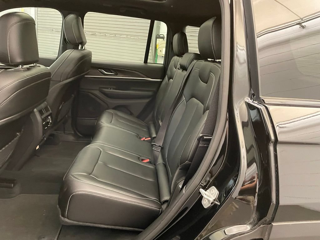 New 2025 Jeep Grand Cherokee Limited w/ MOPAR Finishing Package AWD/4WD image 18