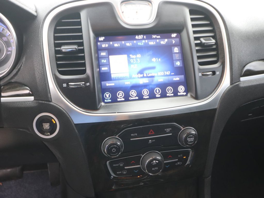 Used 2017 Chrysler 300 C RWD image 19