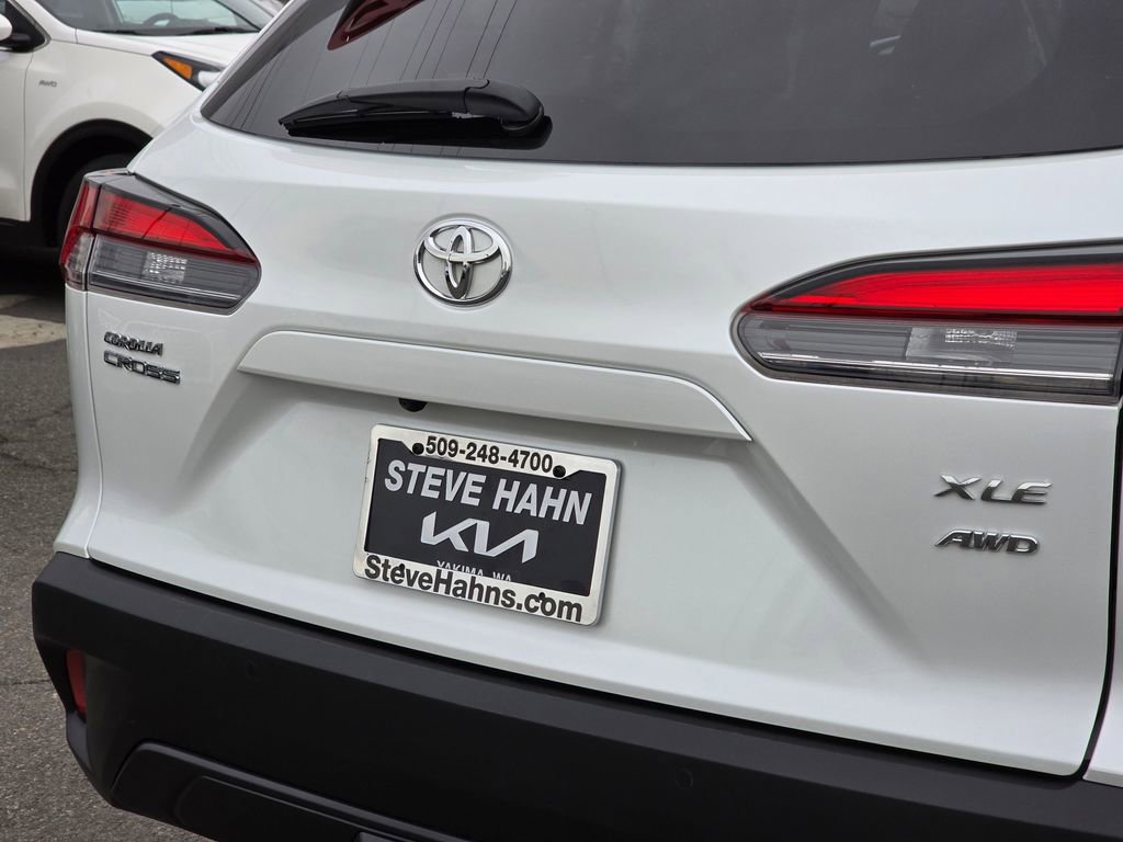Used 2024 Toyota Corolla Cross XLE w/ Convenience Package image 15