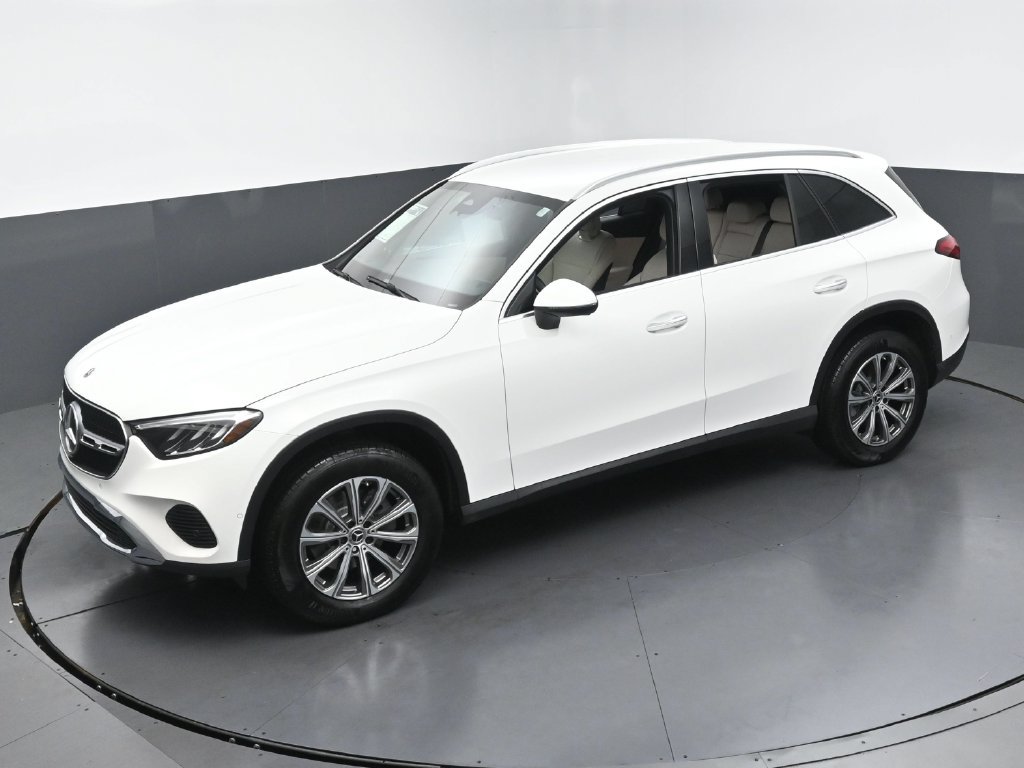 Used 2025 Mercedes-Benz GLC 300 4MATIC image 40