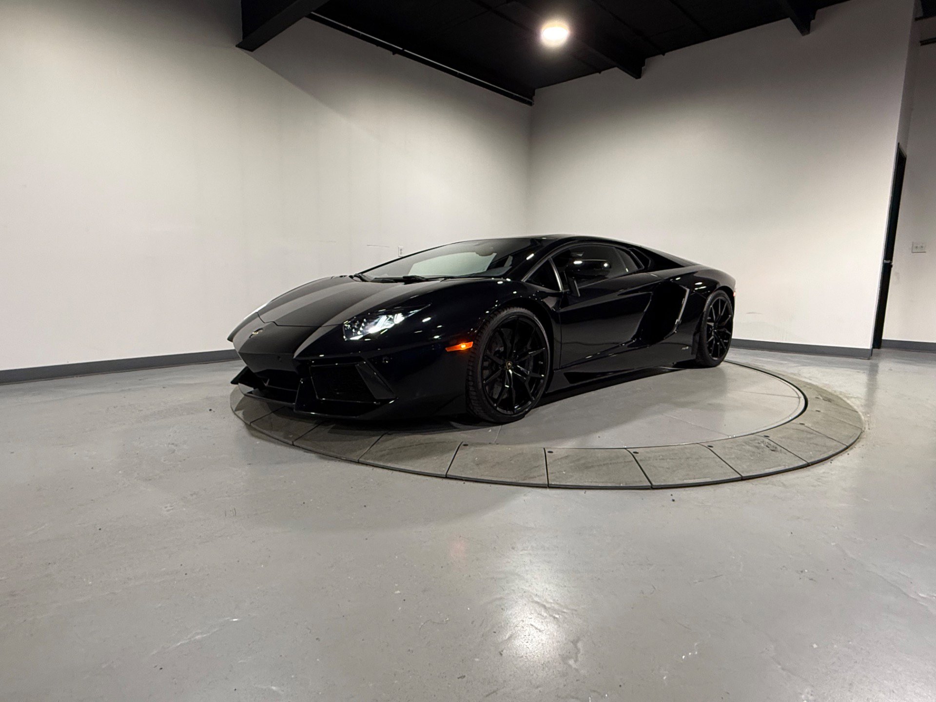 Used 2014 Lamborghini Aventador LP 700-4 image 9