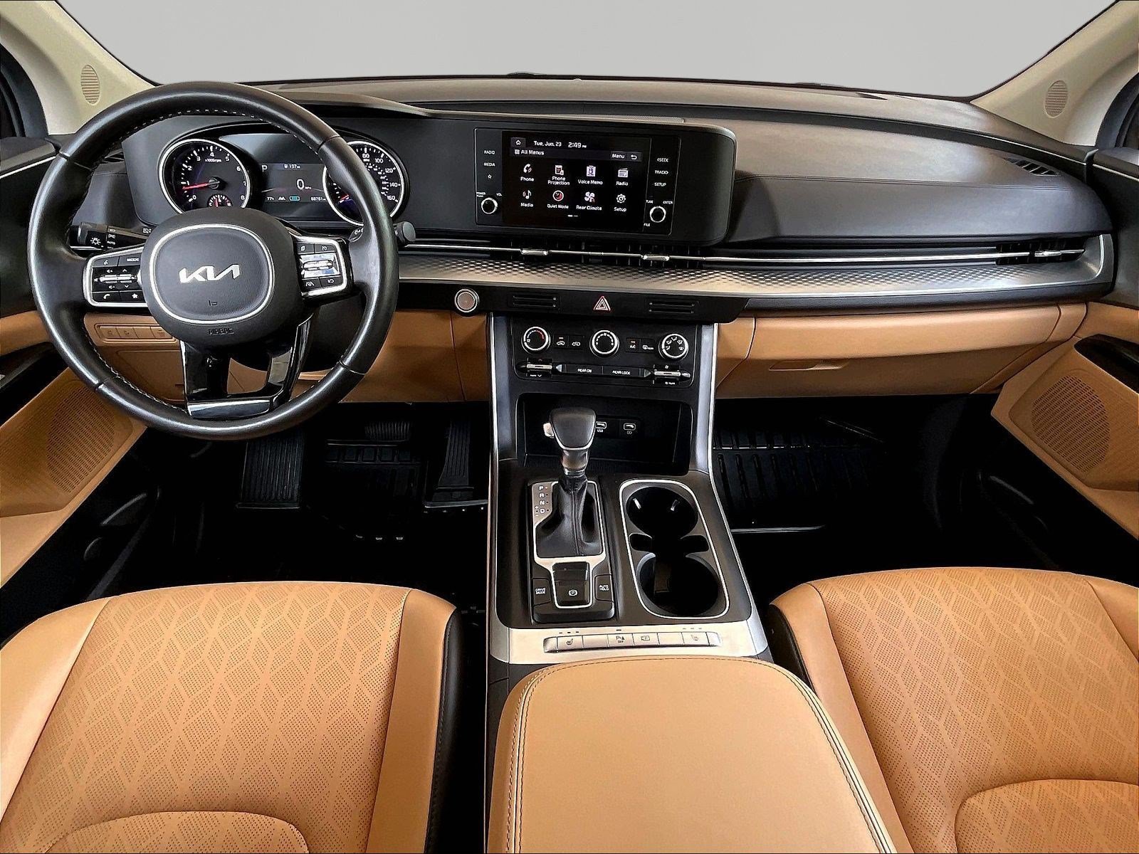 Used 2023 Kia Carnival LX FWD image 7
