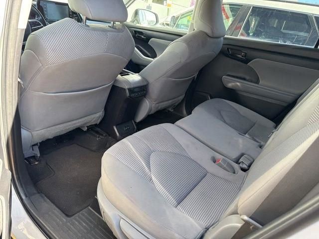 Used 2022 Toyota Highlander LE image 8