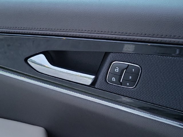 Certified 2023 Lincoln Nautilus Reserve FWD image 19