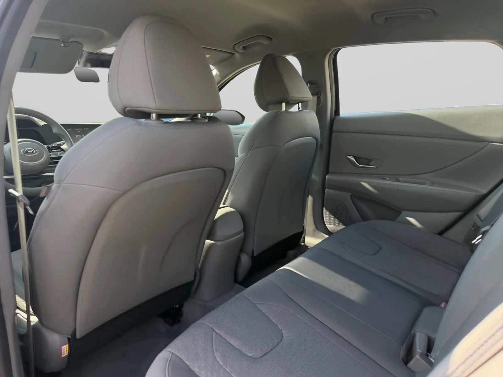 Used 2023 Hyundai Elantra SE w/ Preferred Accessory Package FWD image 25