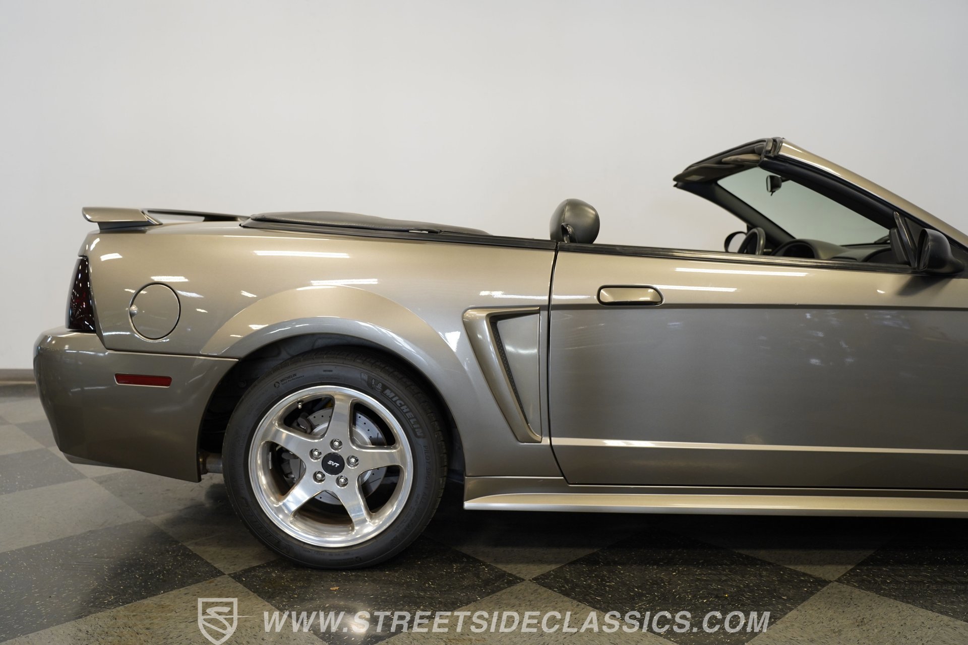 Used 2001 Ford Mustang Cobra RWD image 33