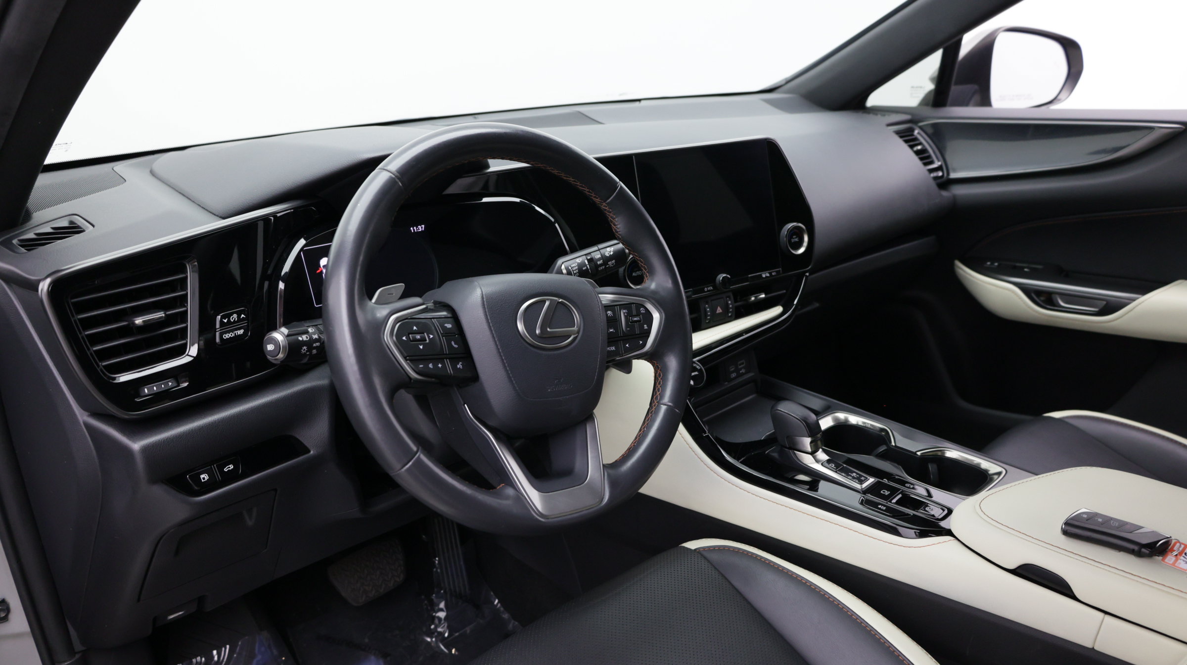 Used 2023 Lexus NX 250 FWD w/ Towing Package (2000 Lbs) image 12