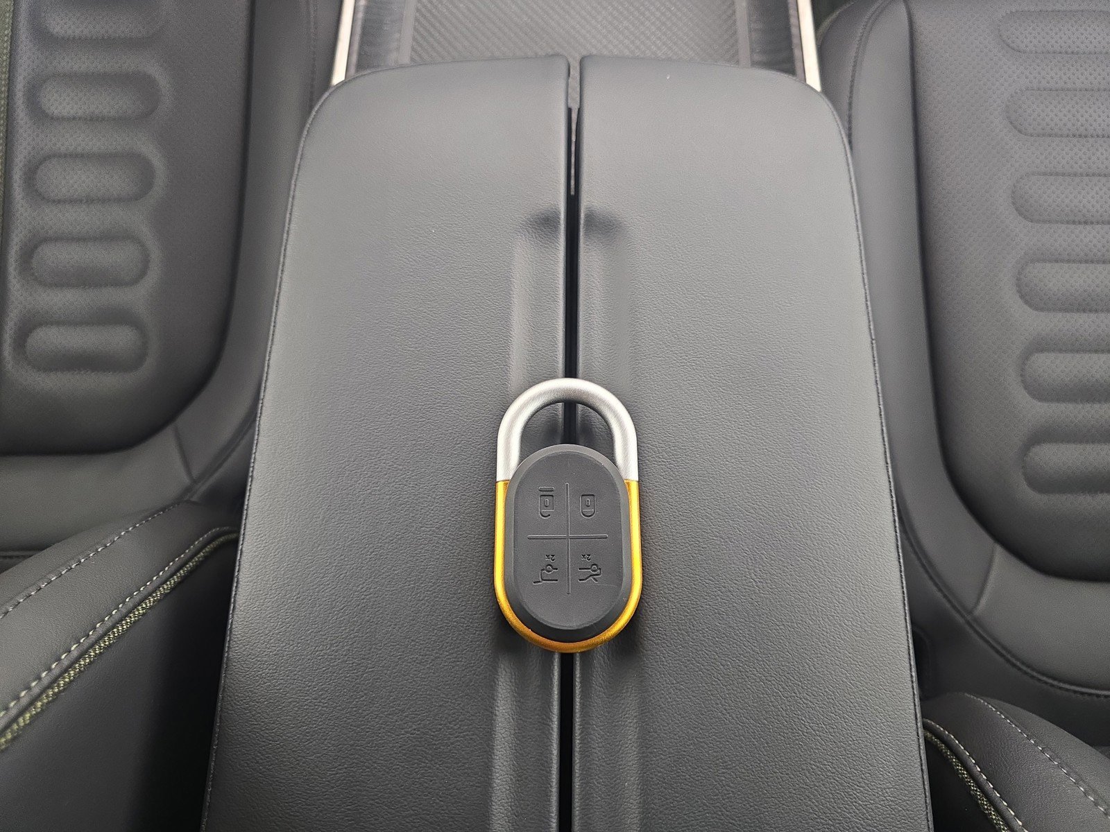 Used 2023 Rivian R1S Adventure image 31