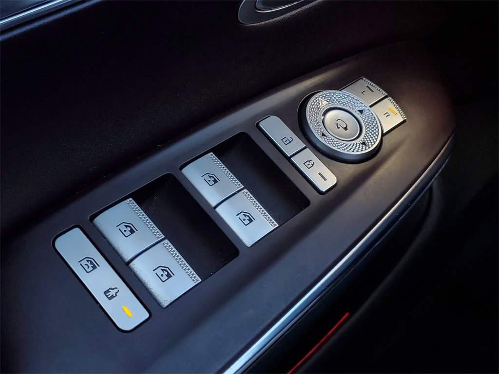 Used 2023 Genesis GV70 2.5T w/ Advanced Package image 15