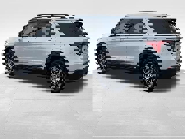 Used 2026 Ford Explorer Active w/ Active Comfort Package image 4