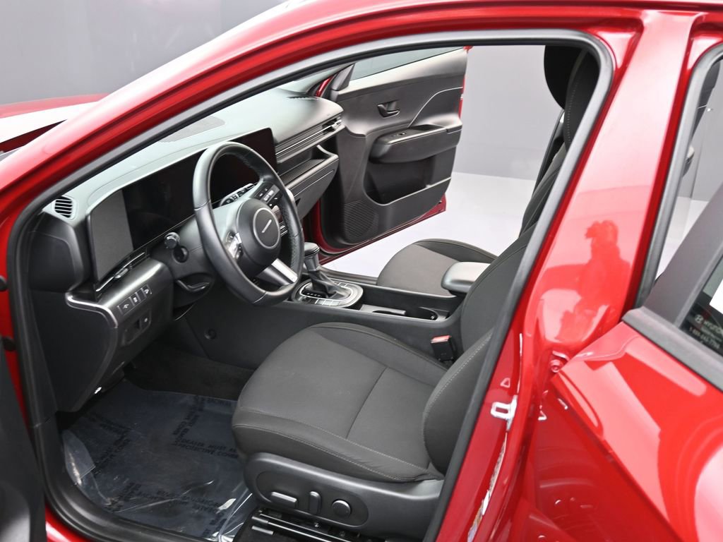 Certified 2025 Hyundai Kona SEL image 11