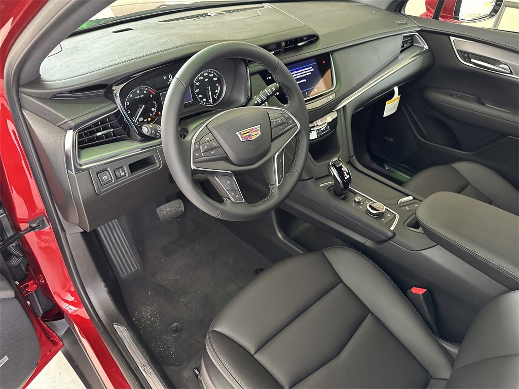 New 2025 Cadillac XT5 Luxury image 11